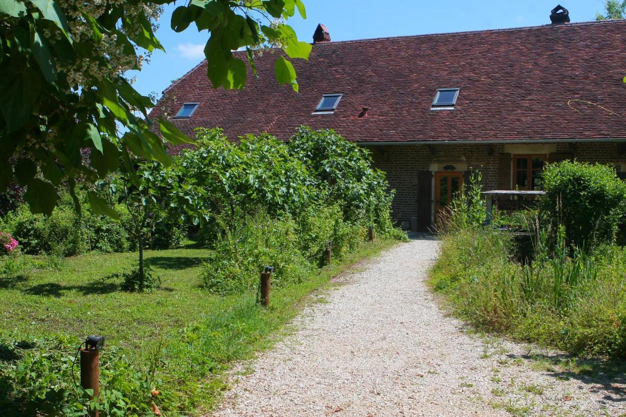 Ecolieu Le Chant Du Temps Bed and Breakfast Saint-Usuge Exteriör bild